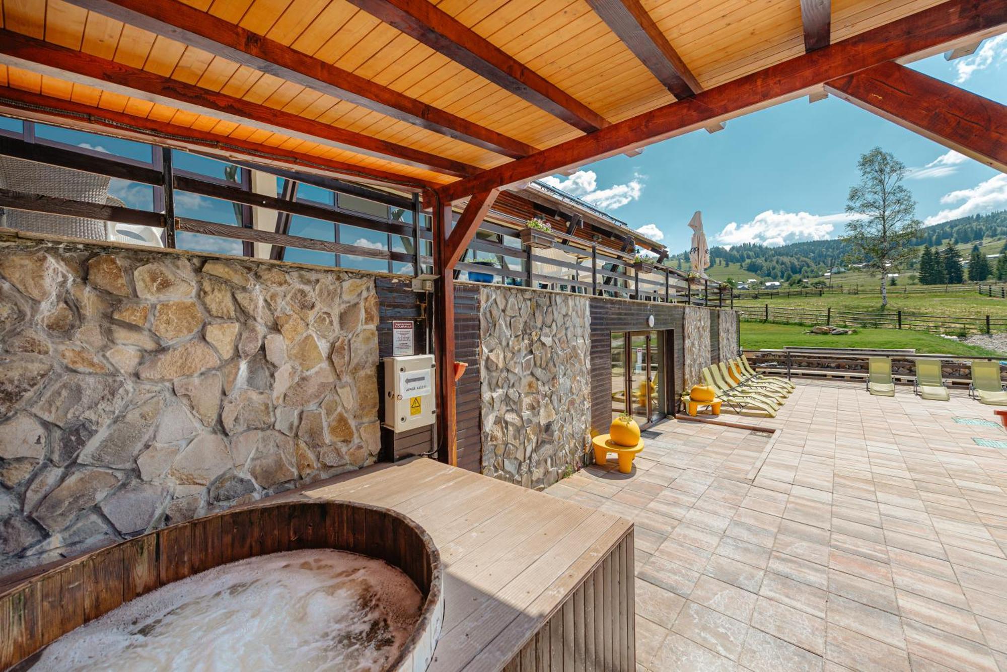 Pensiunea La Bella Vista Poiana Negrii Exterior foto